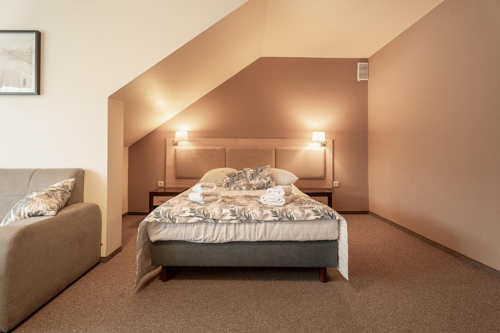 Hotel Cztery Pory Roku Głogów Małopolski Esterno foto