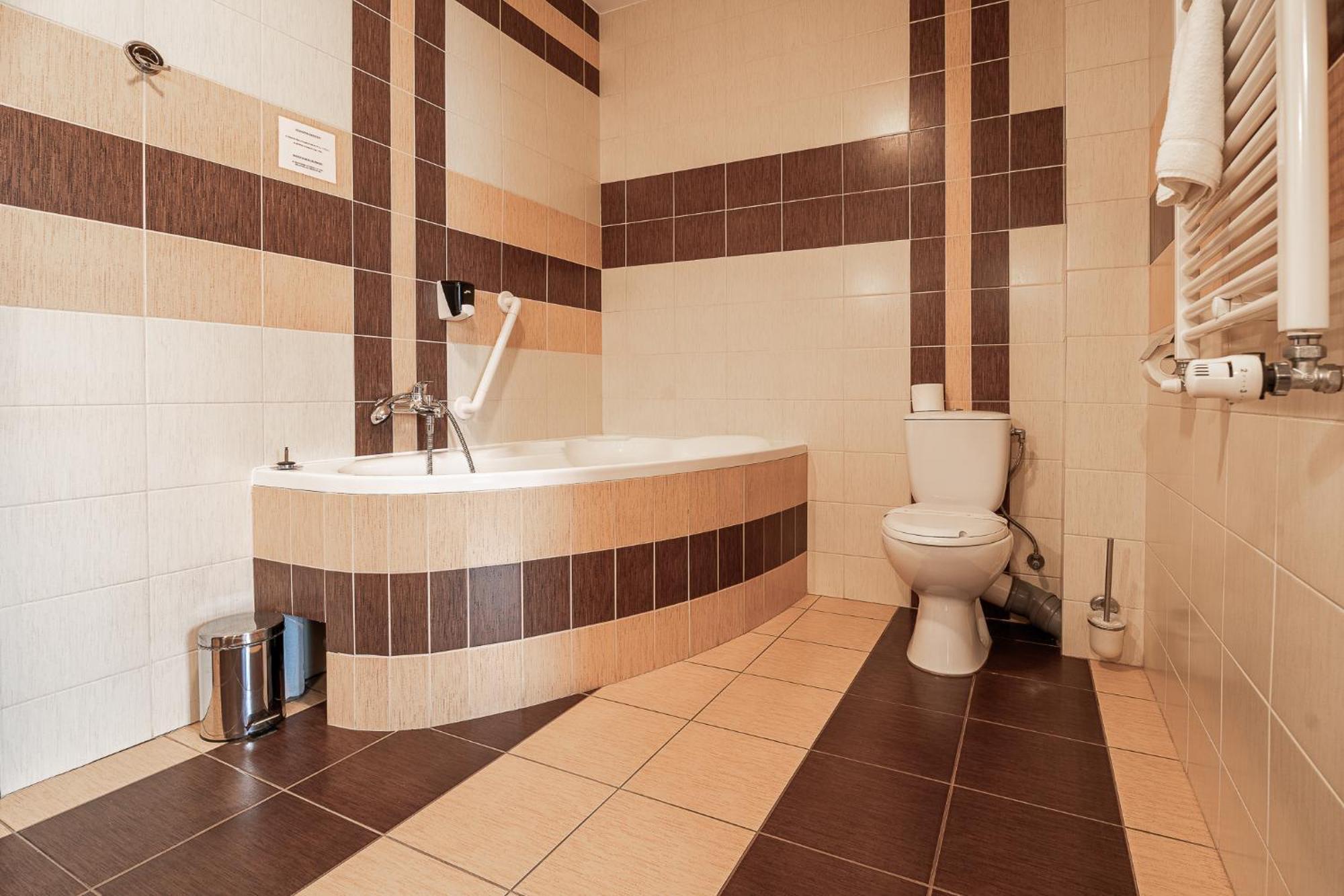 Hotel Cztery Pory Roku Głogów Małopolski Esterno foto