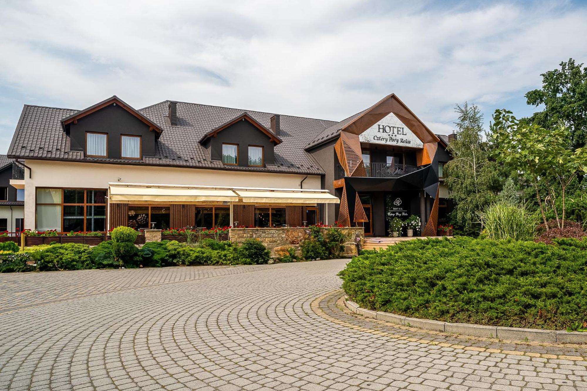 Hotel Cztery Pory Roku Głogów Małopolski Esterno foto