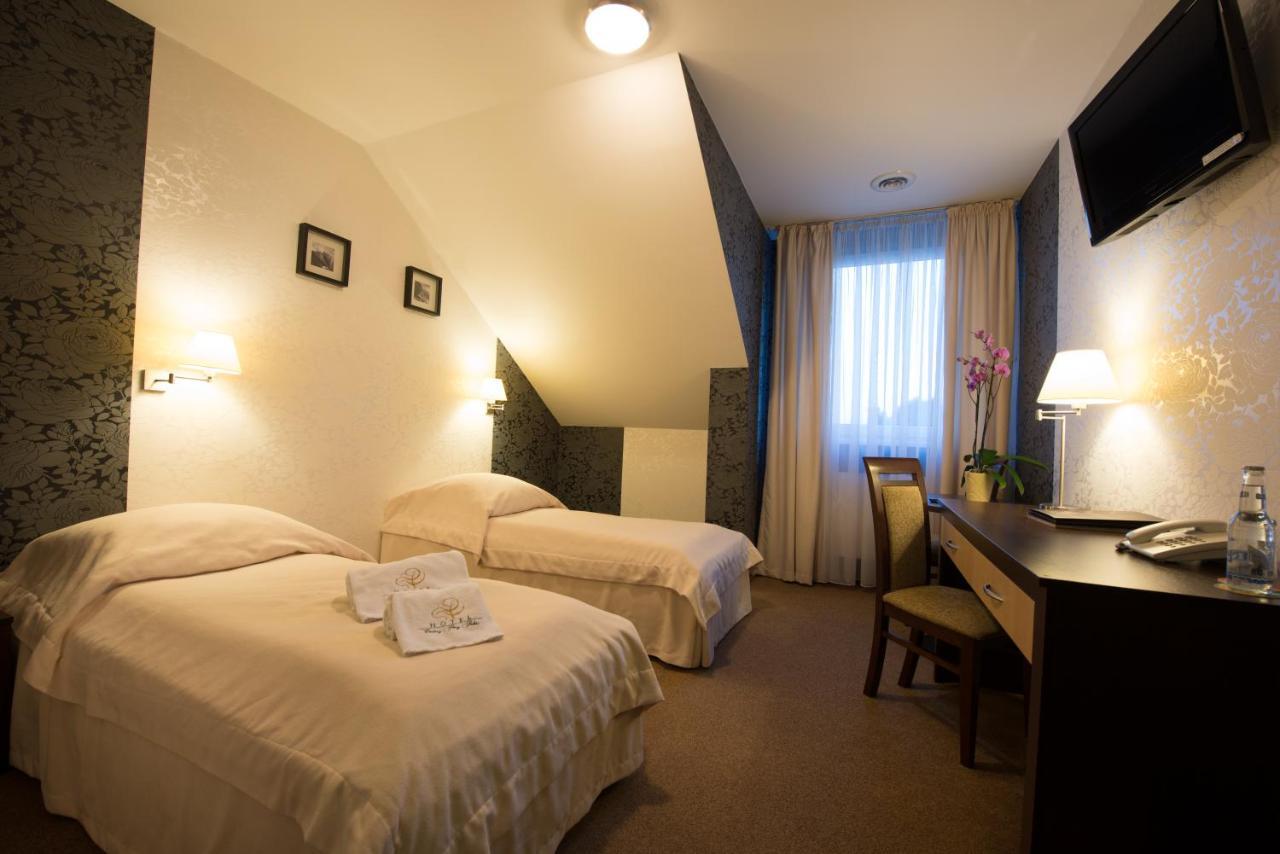 Hotel Cztery Pory Roku Głogów Małopolski Esterno foto