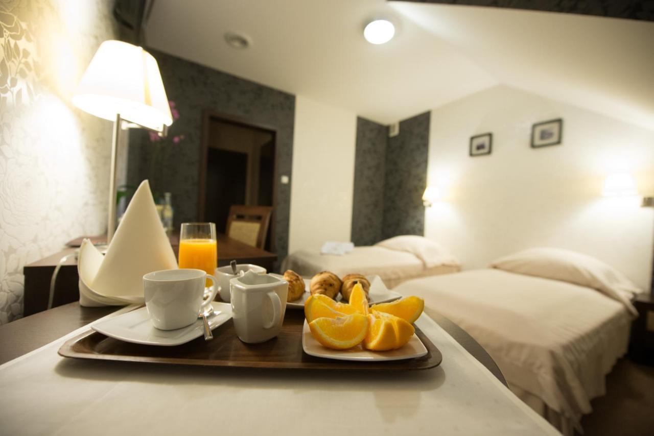 Hotel Cztery Pory Roku Głogów Małopolski Esterno foto